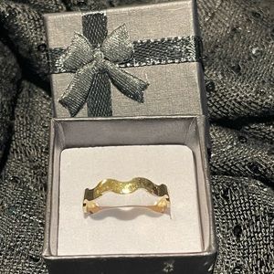 Goldtone Wavy Ring Vintage Stackable